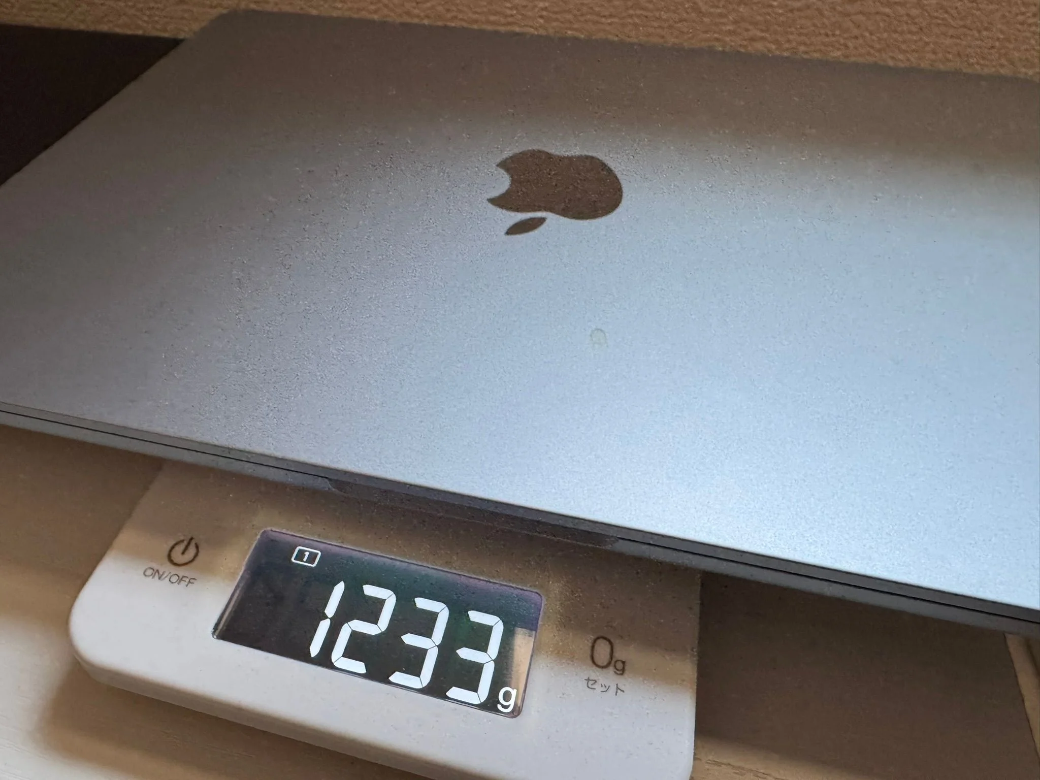 重量 1,233g