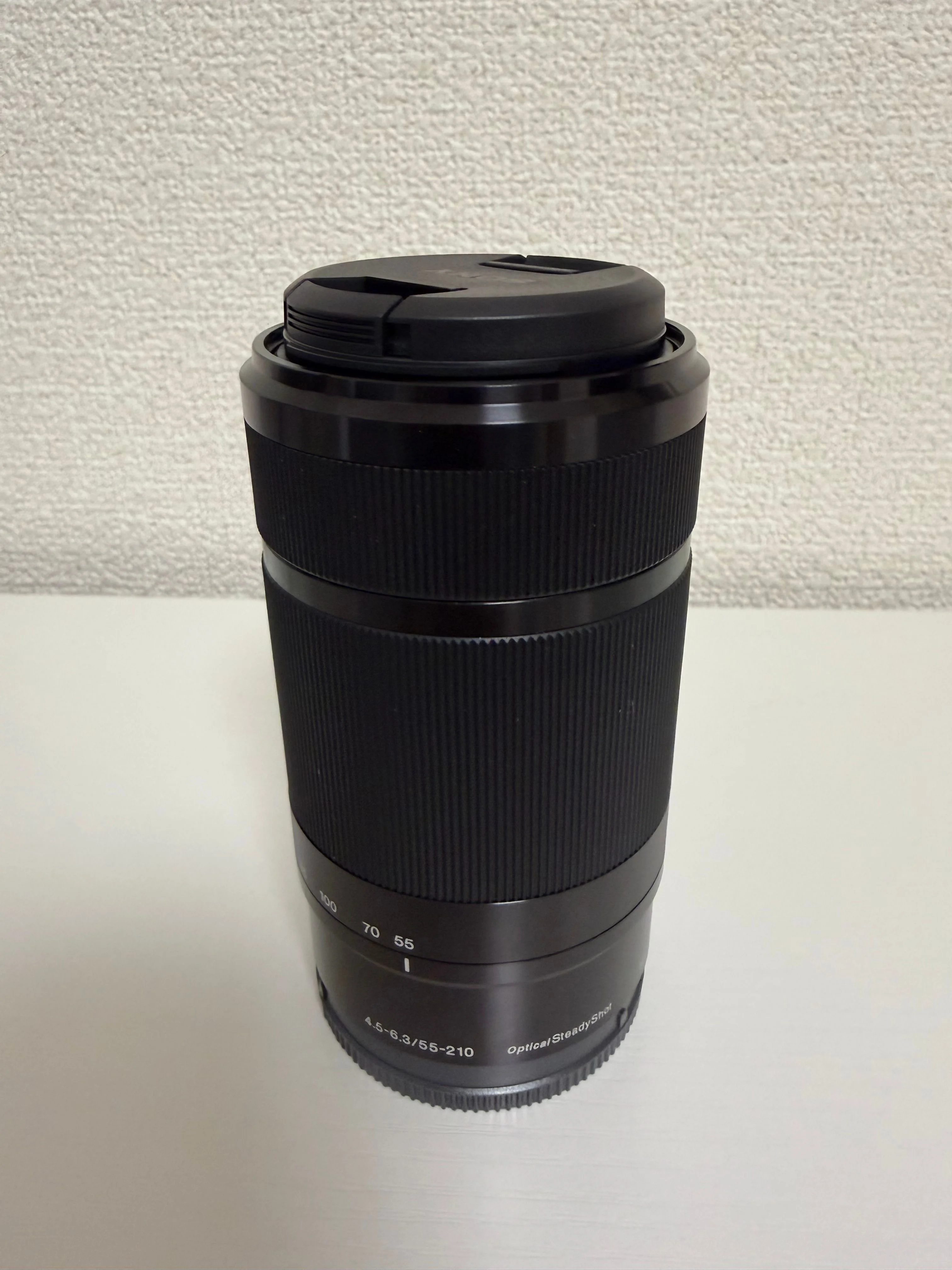 レンズ本体。通常よりも縦長。
