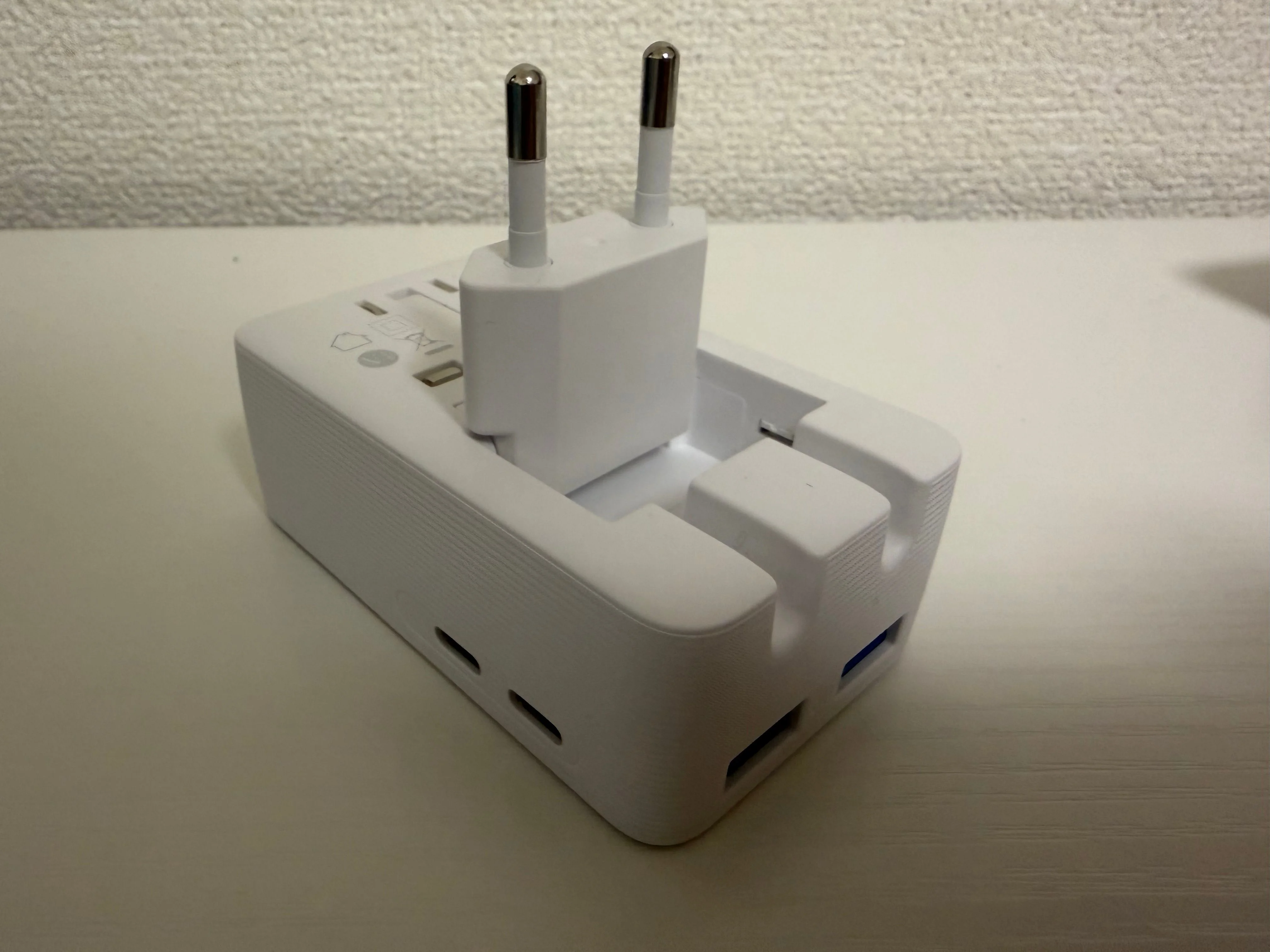 プラグ側は出し入れするパターン