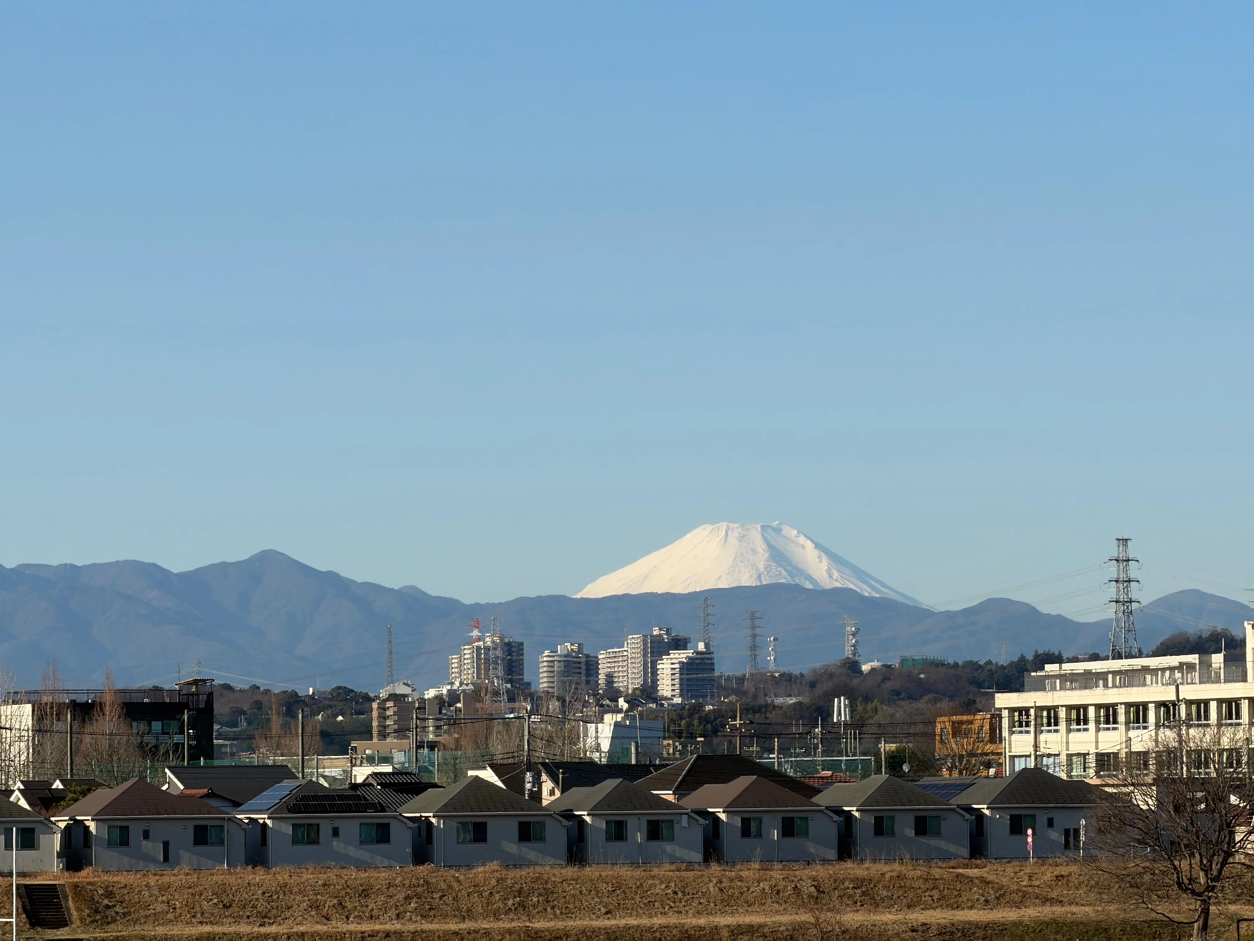 望遠カメラ 100mm - ISO 16 200 mm ƒ2.8 1/735s - 4032 × 3024