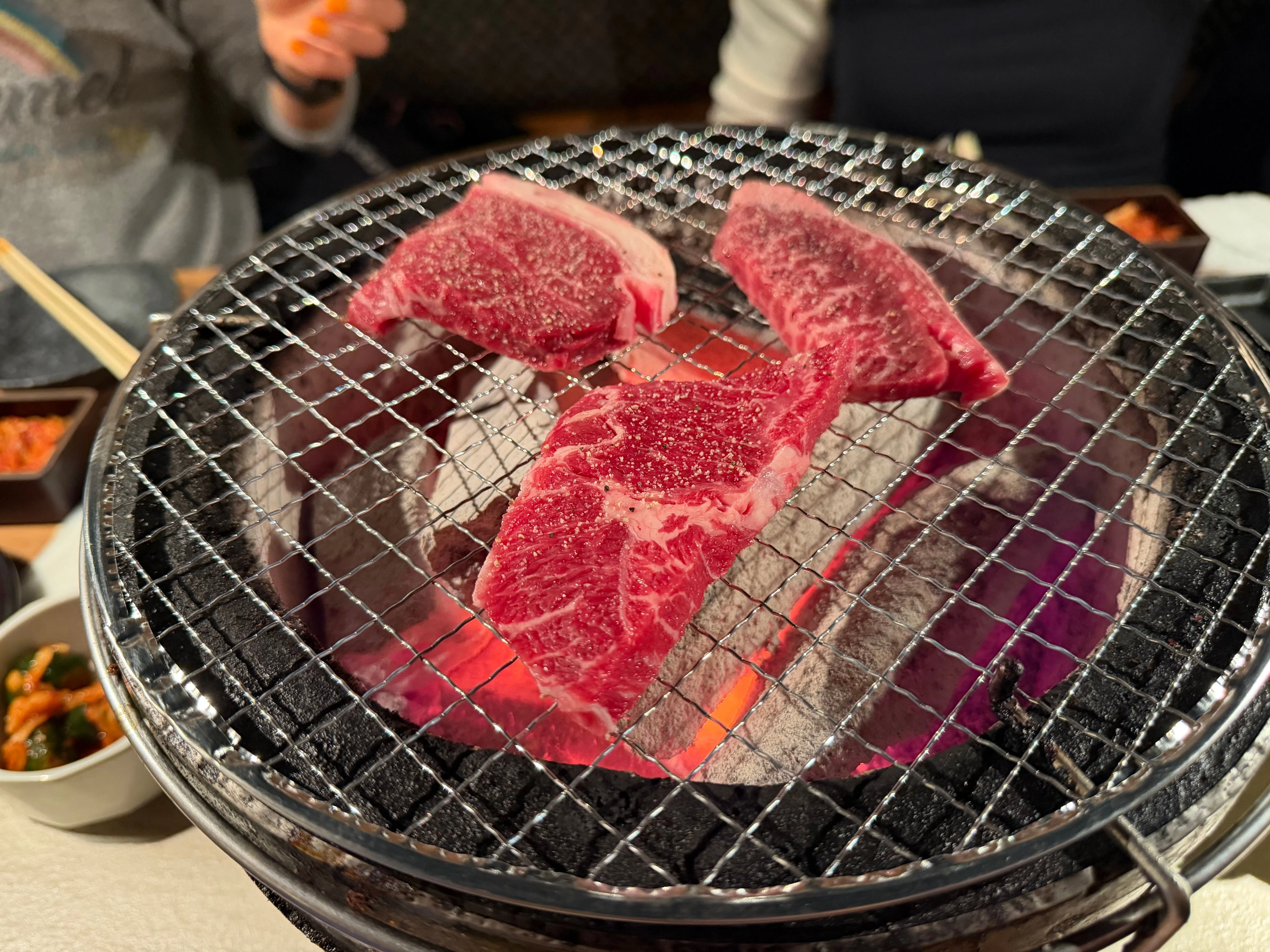 炭火焼きで食べる焼肉