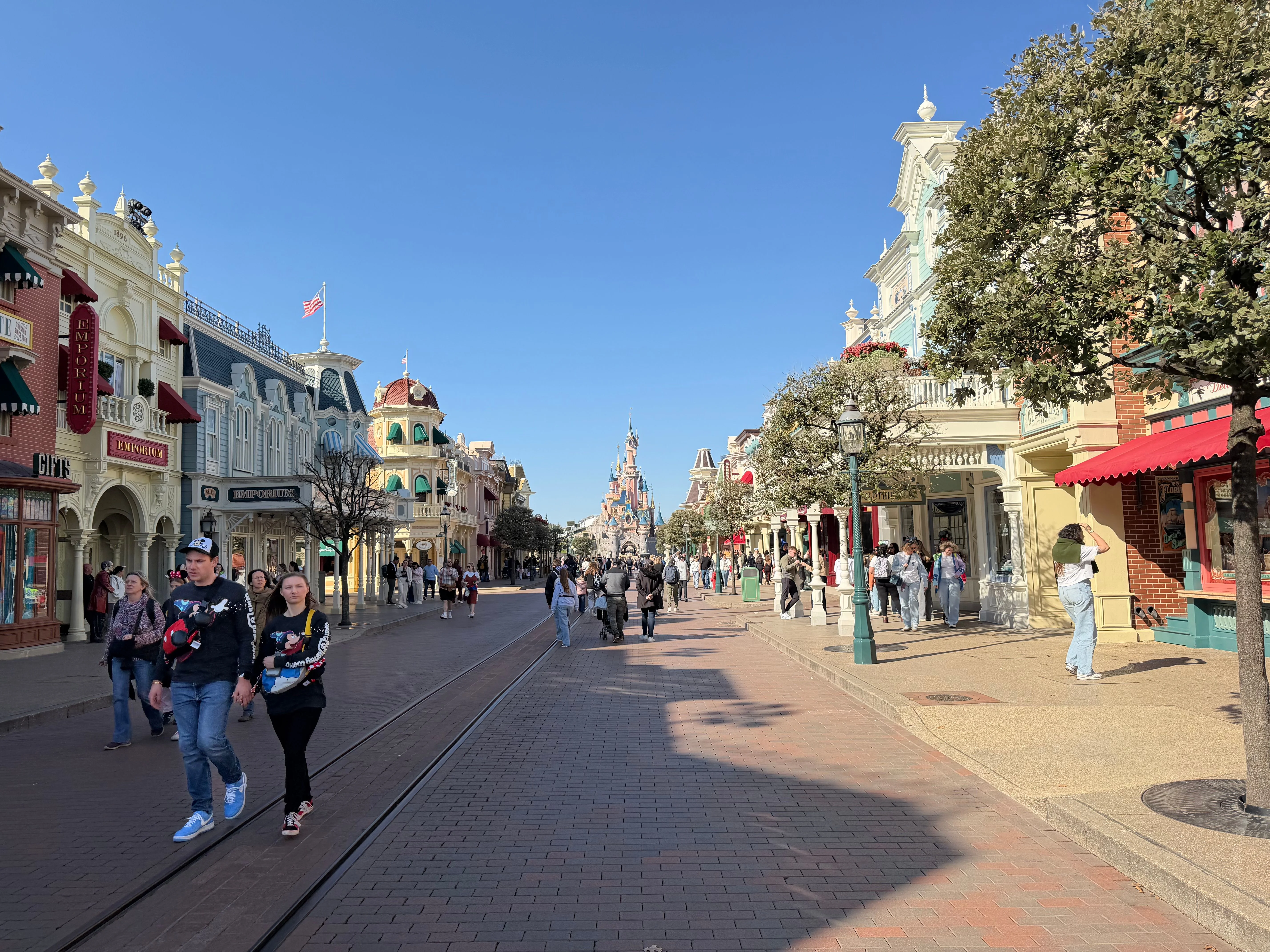 ディズニーランド パリに娘と行ってきました