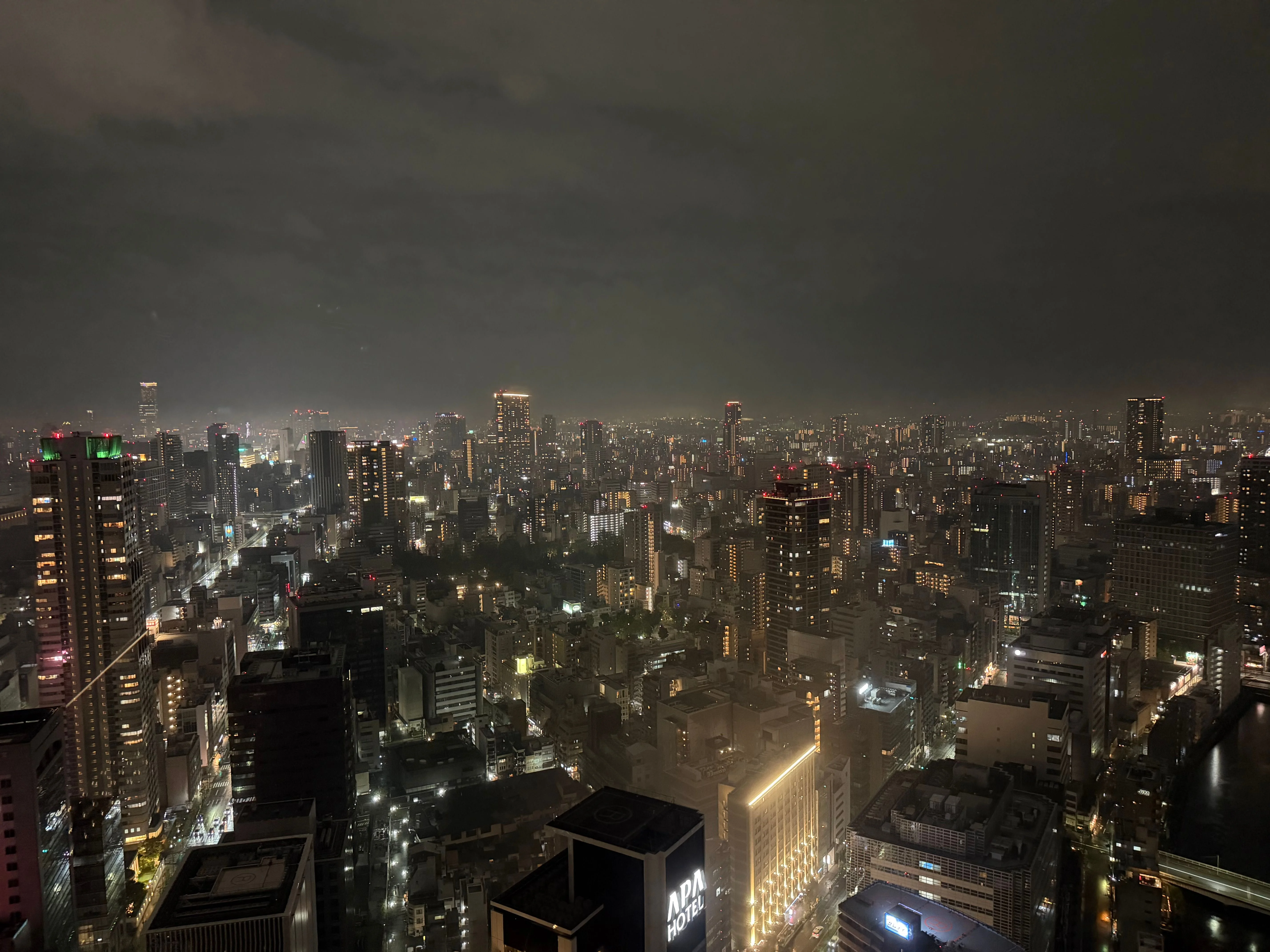部屋から見える夜景はこんな感じ