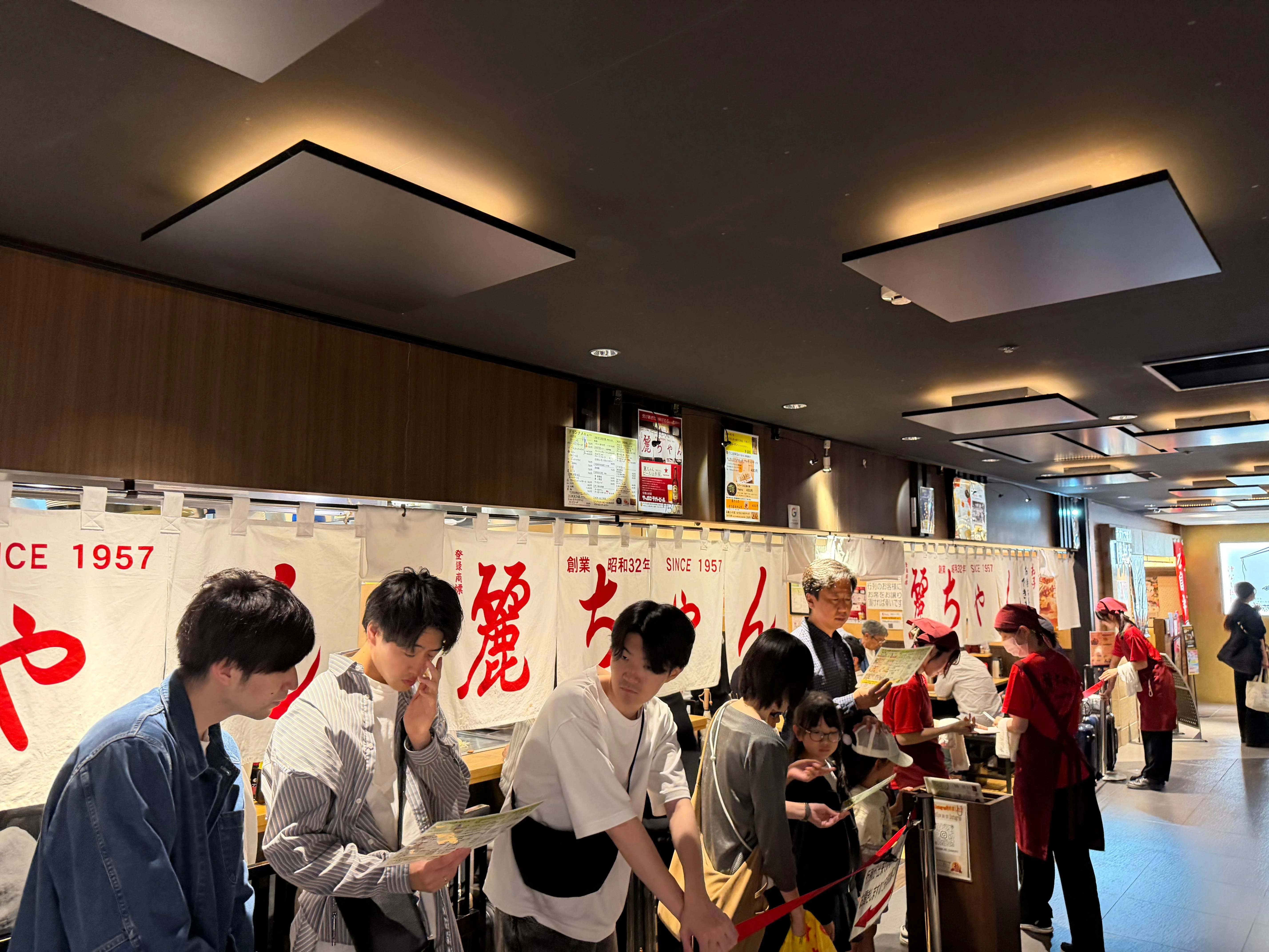 駅の１階にあるグルメエリアにあるお好み焼き