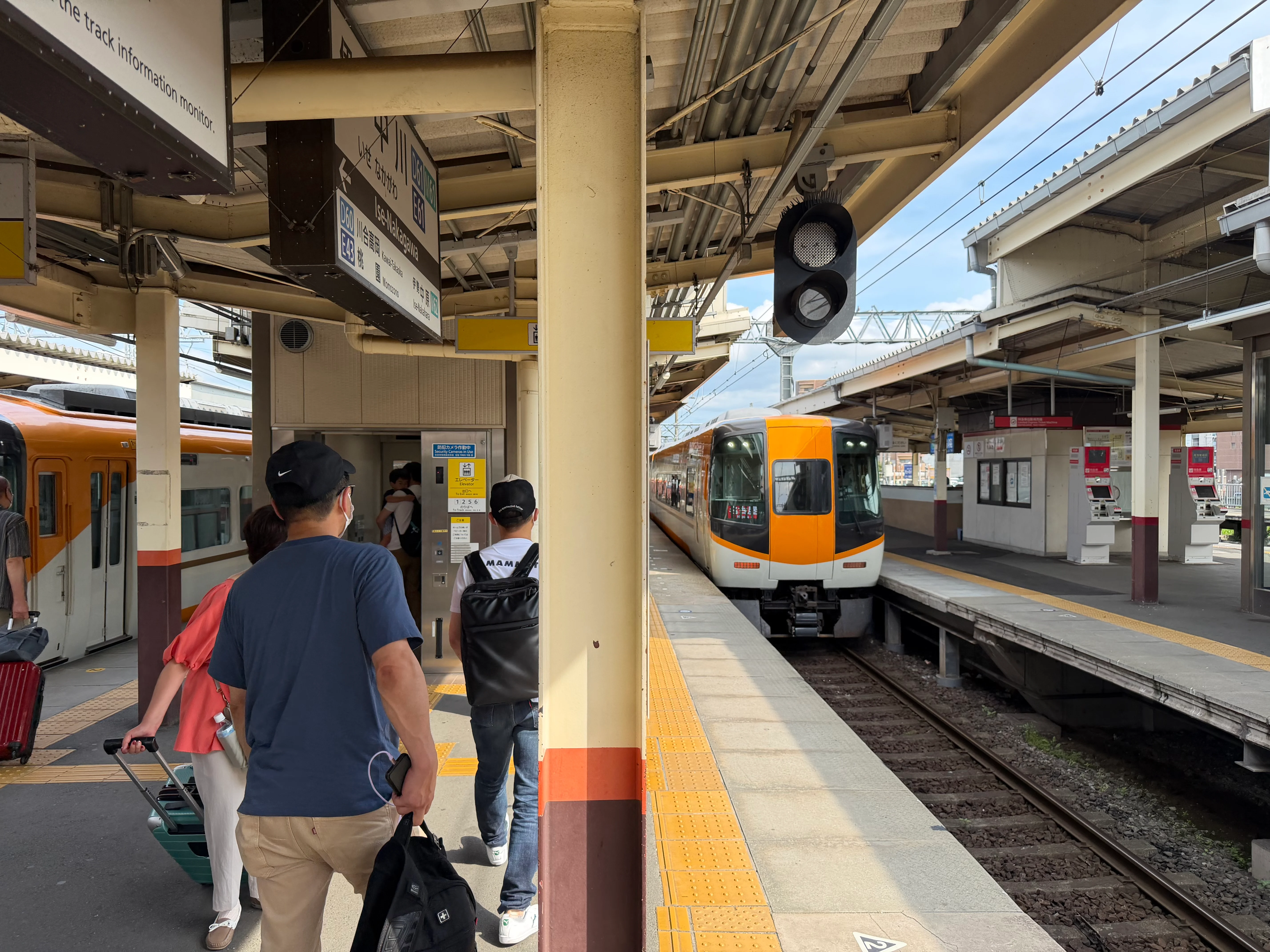 名古屋行きの特急