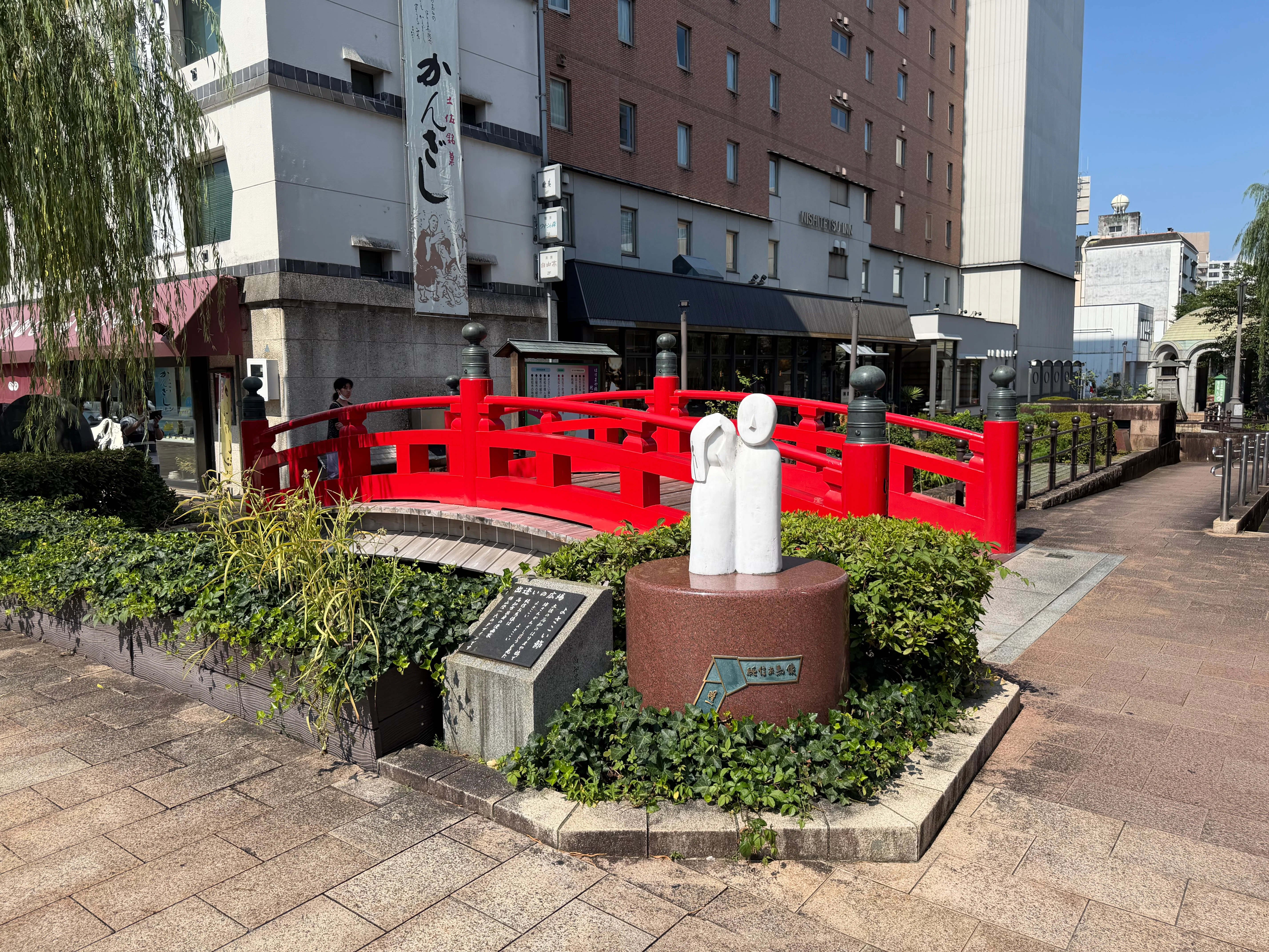 日本三大がっかり名所の一つ はりまや橋