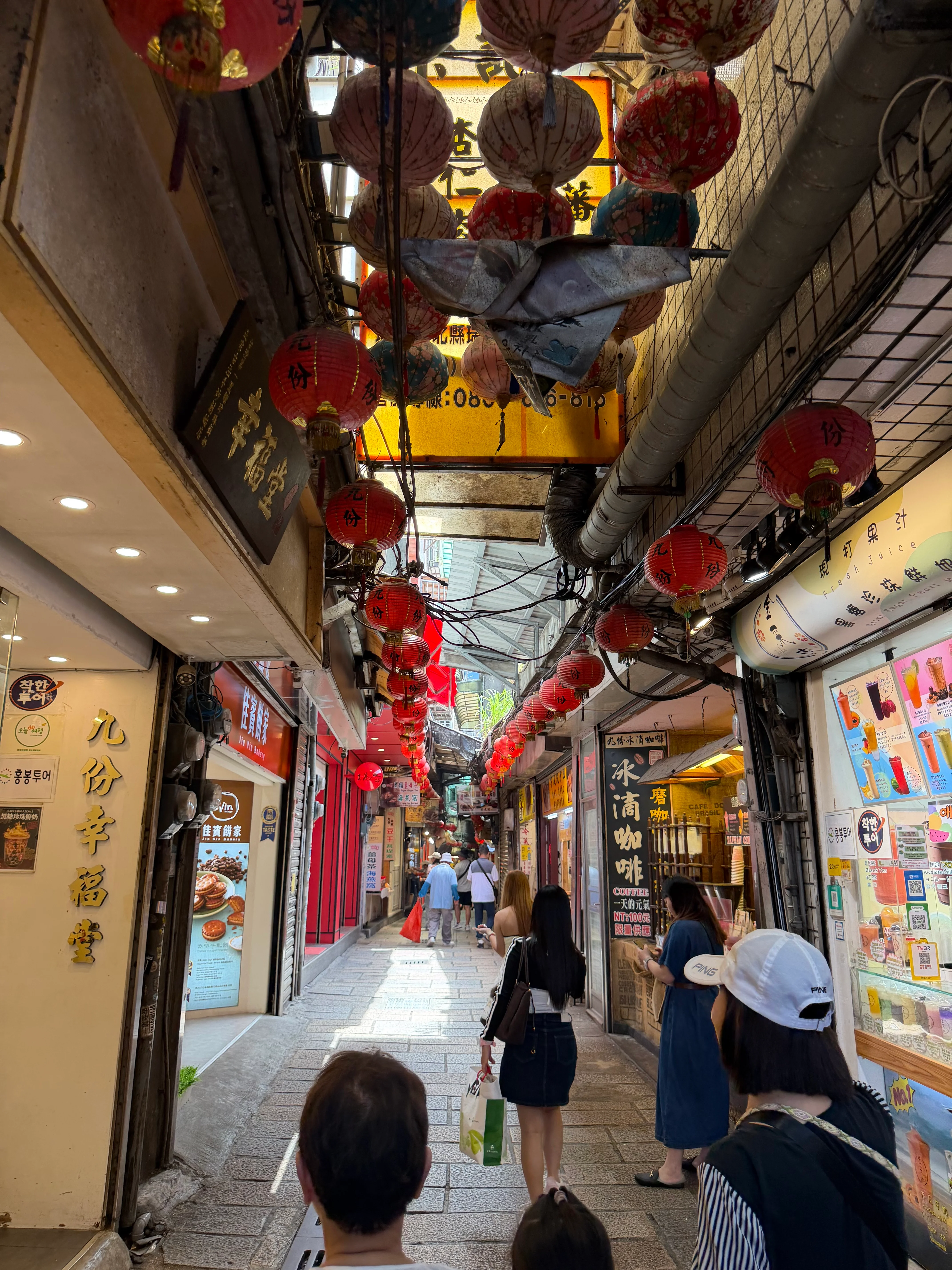 狭いところに多くのお店が