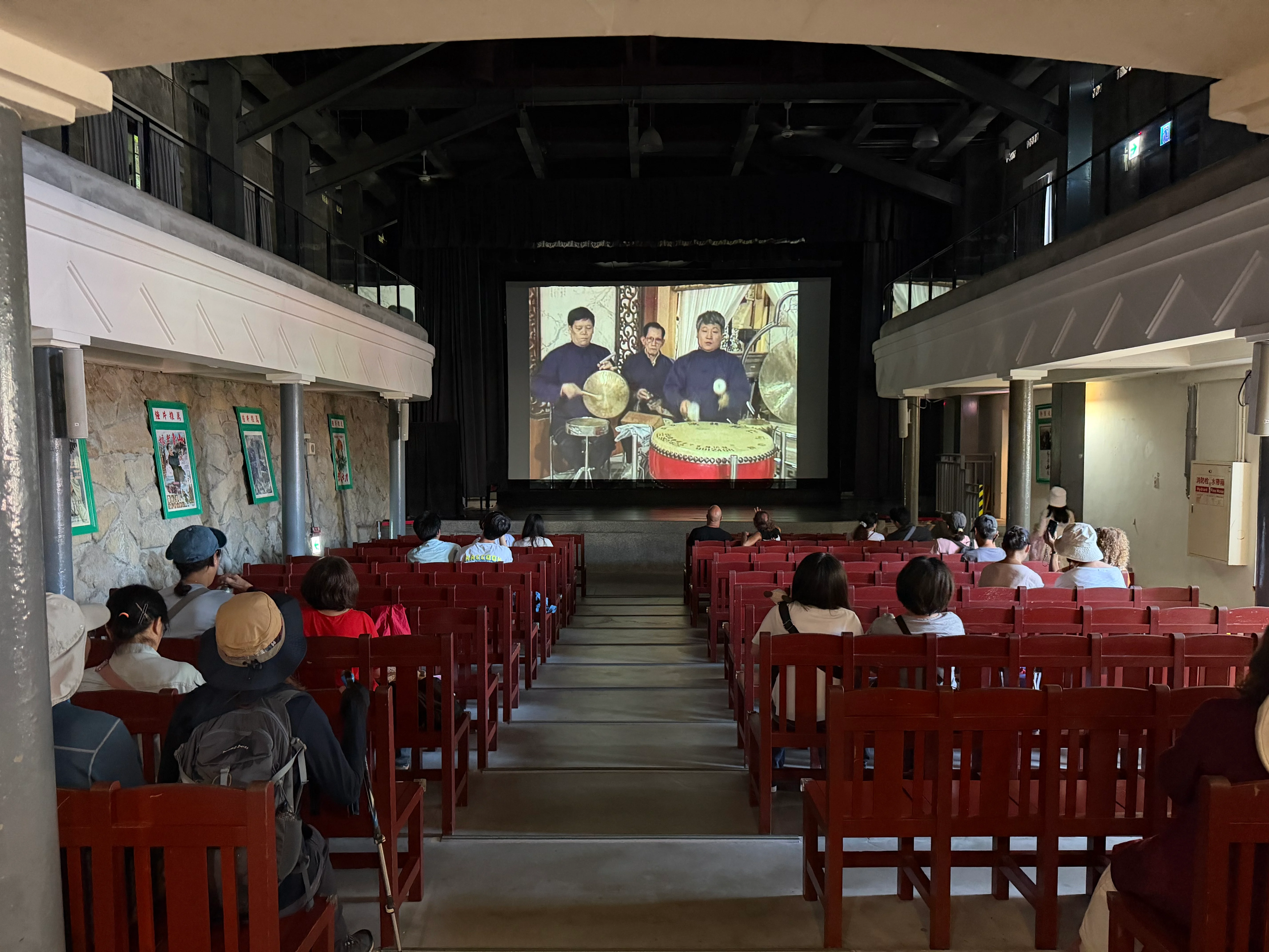 映画館の中